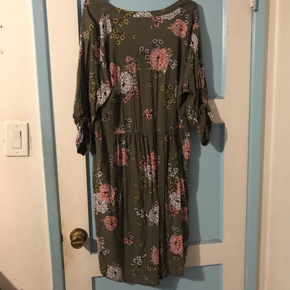 Flowy stretchy buttoned long